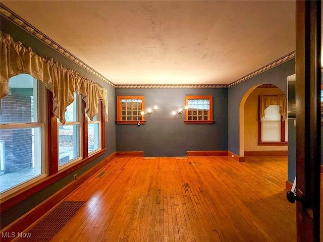 221 N Market Street, Lodi, OH 44254