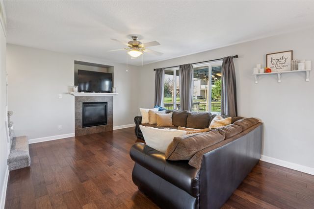 3005 SE Ridge Crest Street, Grimes, IA 50111