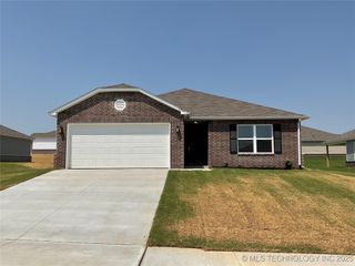 1903 S Lubbock Drive, Claremore, OK 74019