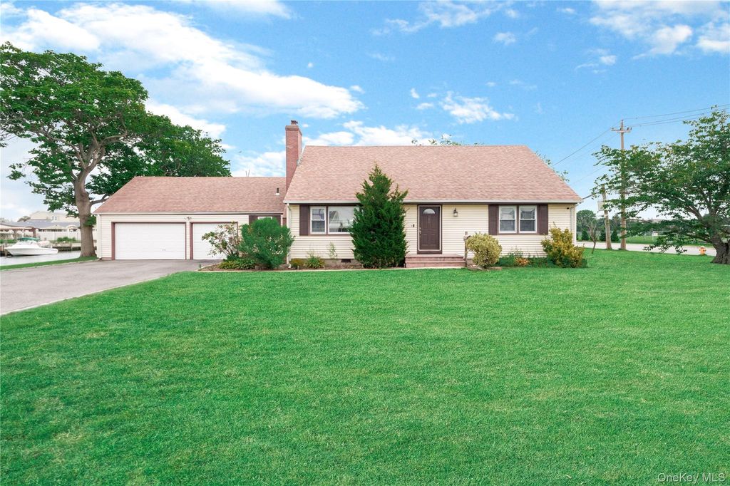 280 S Bayview Avenue, Amityville, NY 11701 — photo 2