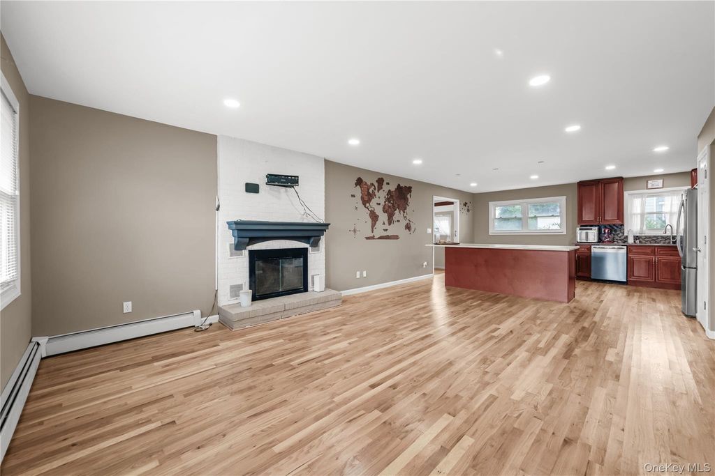 280 S Bayview Avenue, Amityville, NY 11701 — photo 5