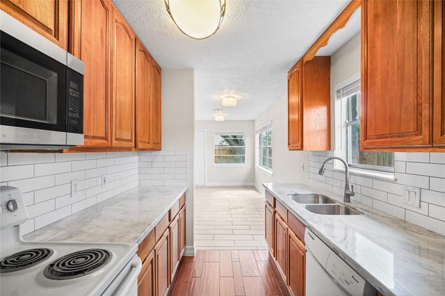 327 Windward Drive, League City, TX 77573