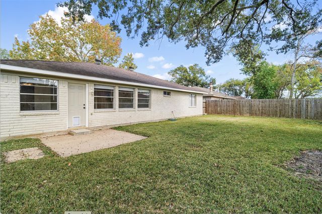 327 Windward Drive, League City, TX 77573