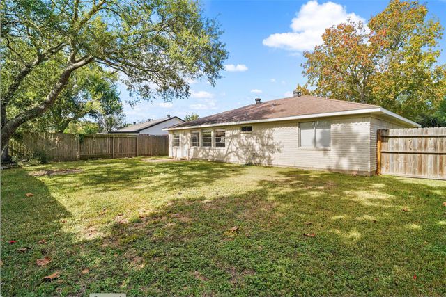 327 Windward Drive, League City, TX 77573