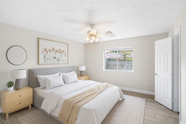 327 Windward Drive, League City, TX 77573