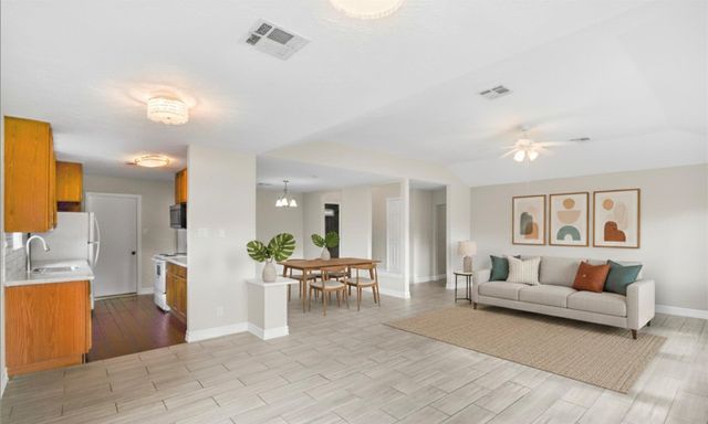 327 Windward Drive, League City, TX 77573