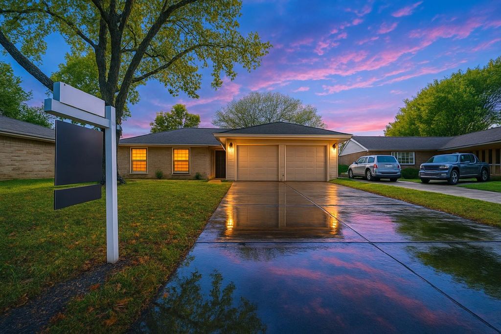 327 Windward Drive, League City, TX 77573