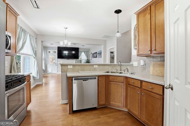 91 Creekside Way, Newnan, GA 30265
