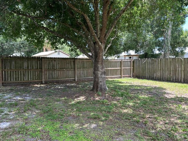 2745 Atlantic Boulevard, Vero Beach, FL 32960