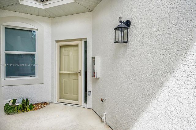 4700 YACHT HARBOR DR 612, Naples, FL 34112