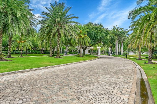 4700 YACHT HARBOR DR 612, Naples, FL 34112
