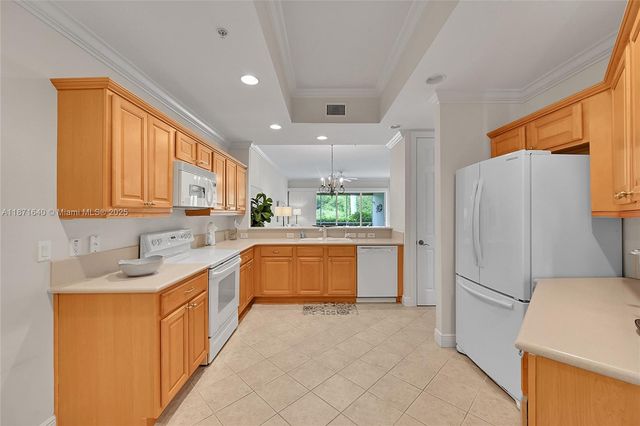 4700 YACHT HARBOR DR 612, Naples, FL 34112