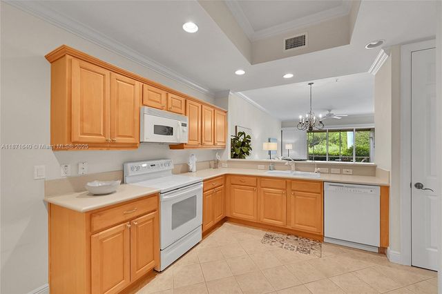 4700 YACHT HARBOR DR 612, Naples, FL 34112