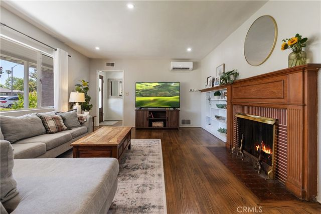 4715 Oakwood Place, Riverside, CA 92506