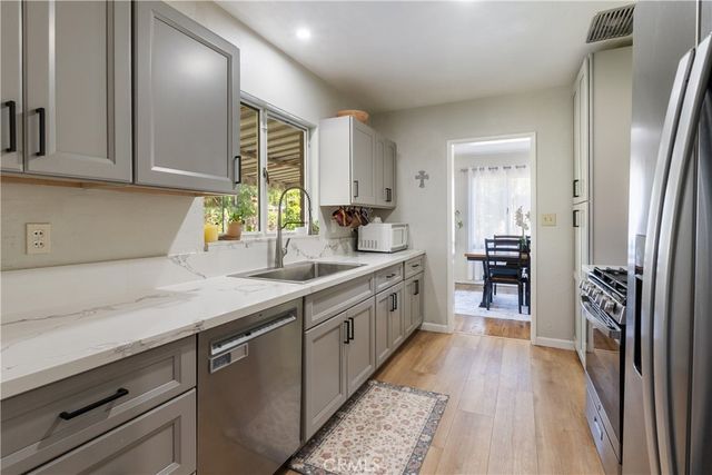 4715 Oakwood Place, Riverside, CA 92506