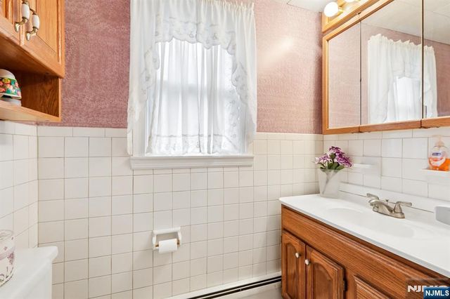 123 Midwood Road, Paramus, NJ 07652