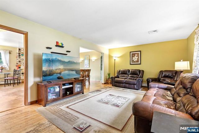 123 Midwood Road, Paramus, NJ 07652