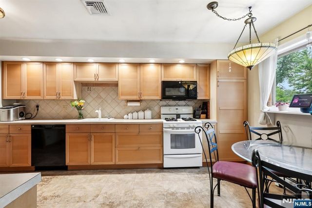 123 Midwood Road, Paramus, NJ 07652