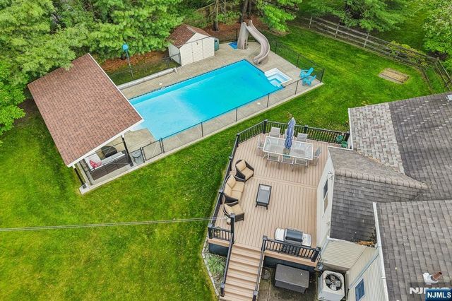 123 Midwood Road, Paramus, NJ 07652