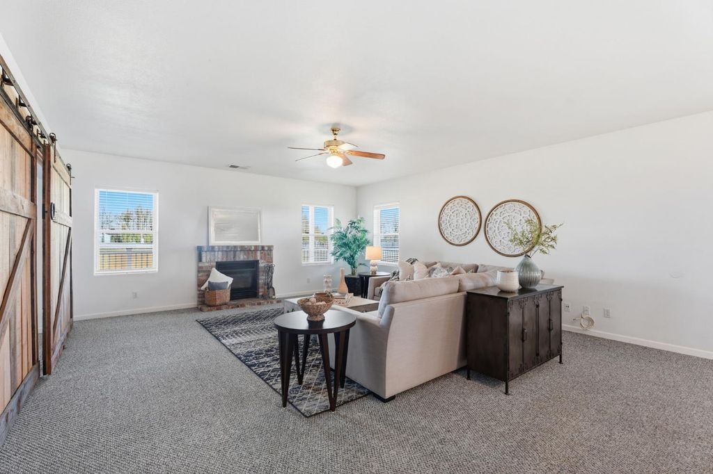 Image 10 of property listing at 22581 Road 20, Chowchilla, CA 93610