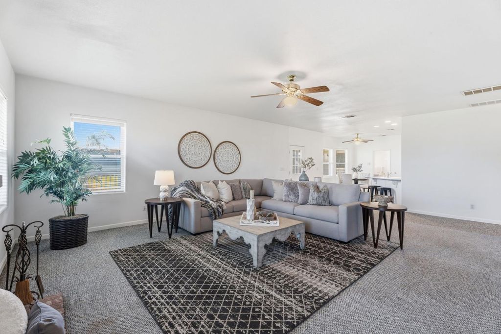 Image 11 of property listing at 22581 Road 20, Chowchilla, CA 93610