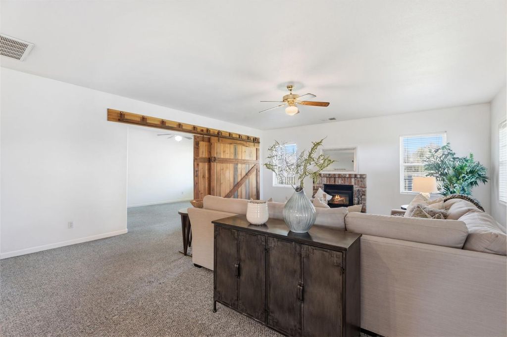 Image 12 of property listing at 22581 Road 20, Chowchilla, CA 93610