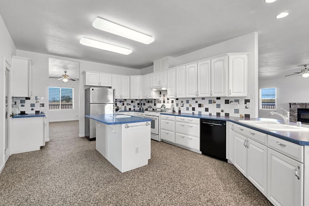 Image 17 of property listing at 22581 Road 20, Chowchilla, CA 93610