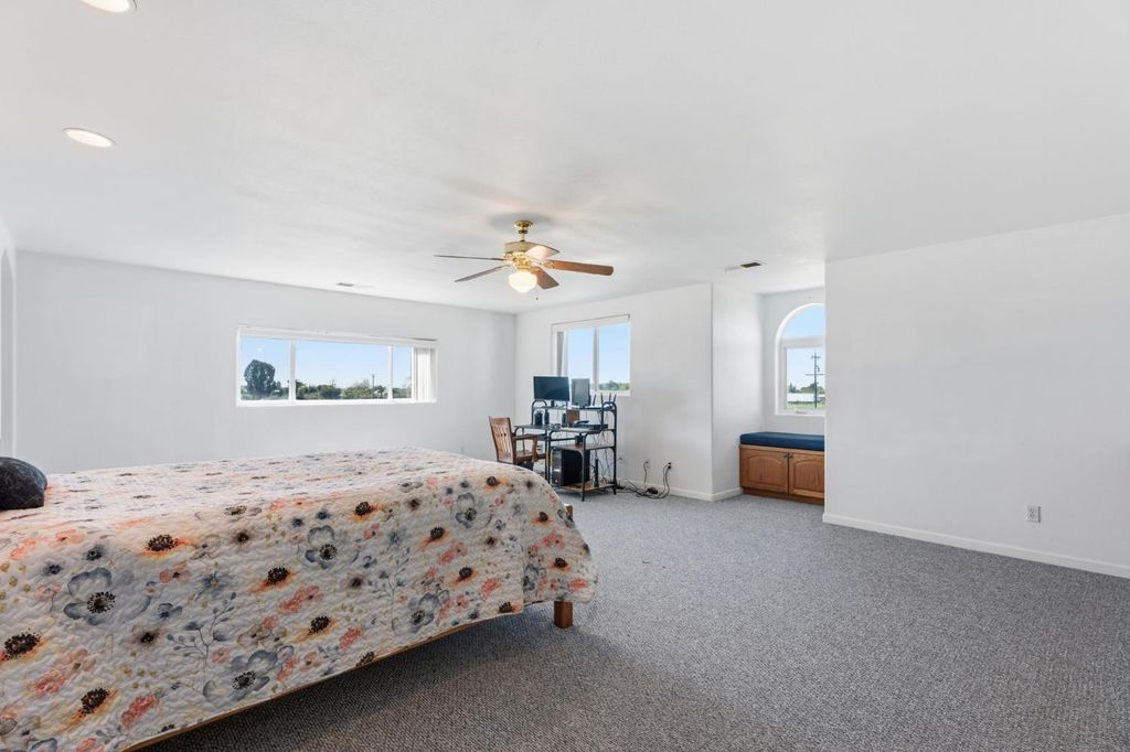 Image 34 of property listing at 22581 Road 20, Chowchilla, CA 93610