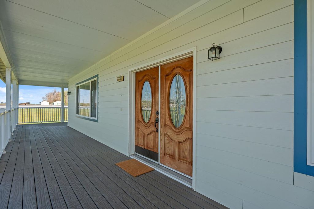 Image 4 of property listing at 22581 Road 20, Chowchilla, CA 93610
