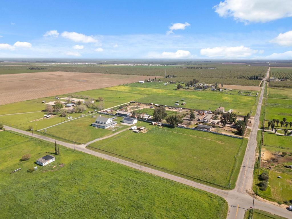 Image 70 of property listing at 22581 Road 20, Chowchilla, CA 93610