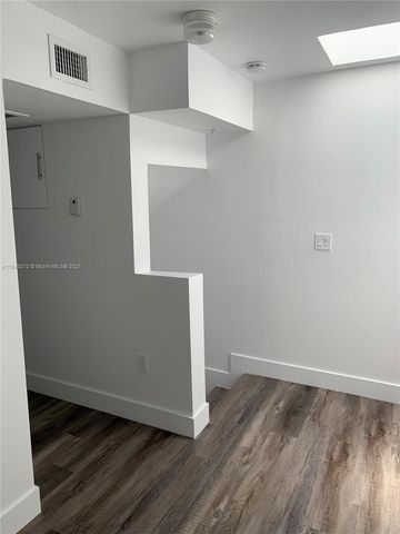 450 SW 3rd St 10, Miami, FL 33130