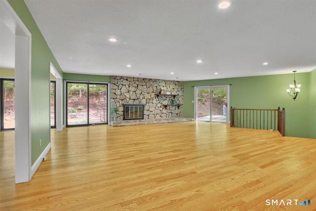 6 Rivercove Drive, Cromwell, CT 06416