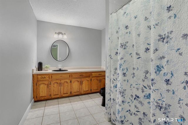 6 Rivercove Drive, Cromwell, CT 06416