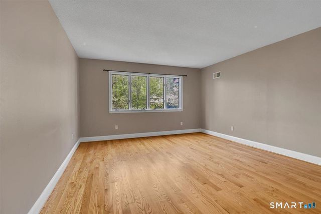 6 Rivercove Drive, Cromwell, CT 06416