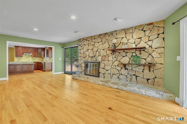 6 Rivercove Drive, Cromwell, CT 06416