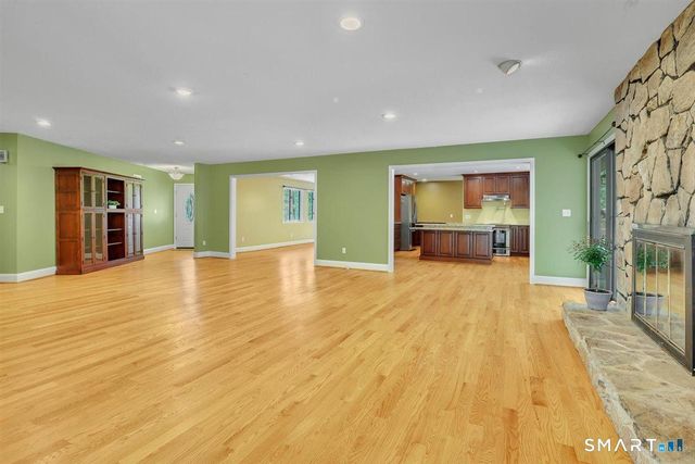 6 Rivercove Drive, Cromwell, CT 06416