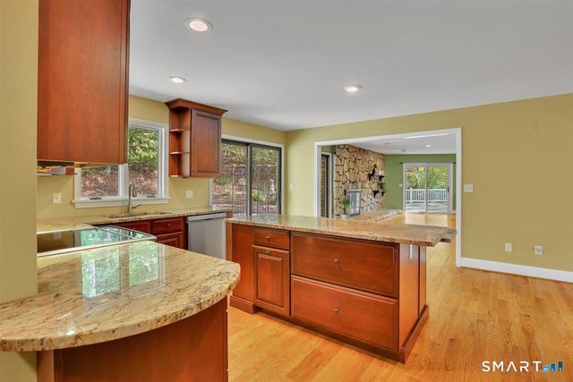 6 Rivercove Drive, Cromwell, CT 06416