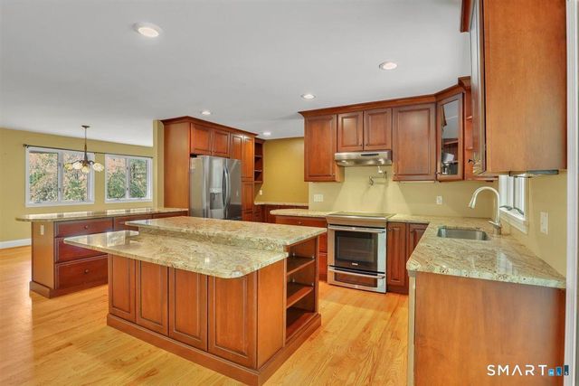 6 Rivercove Drive, Cromwell, CT 06416