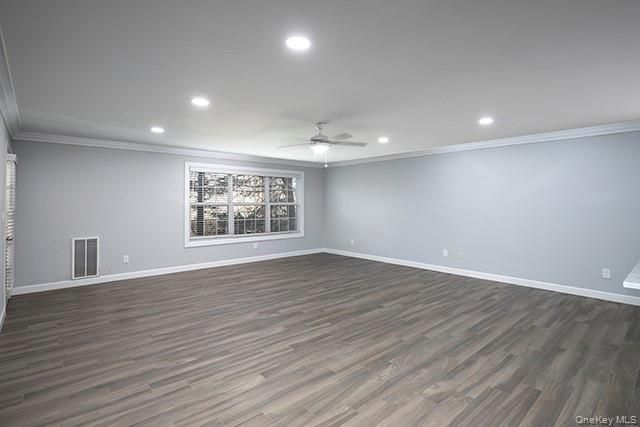 100 Pineview Lane 100, Coram, NY 11727