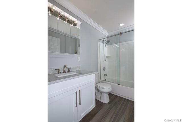 100 Pineview Lane 100, Coram, NY 11727