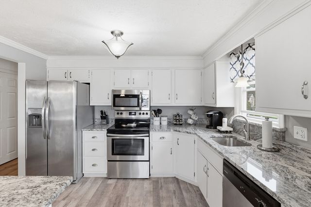 11 Duffy Dr, Taunton, MA 02780