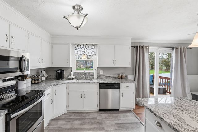 11 Duffy Dr, Taunton, MA 02780