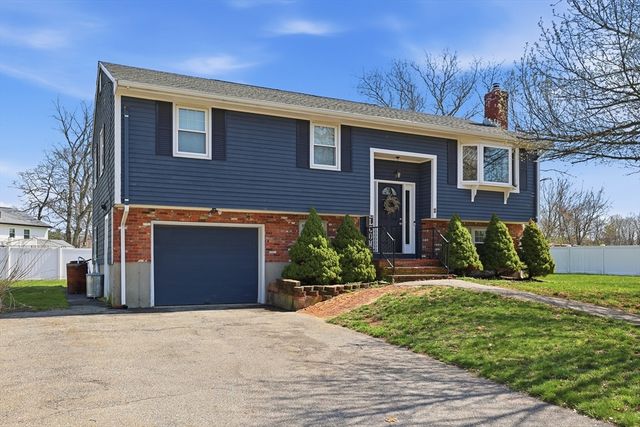 11 Duffy Dr, Taunton, MA 02780