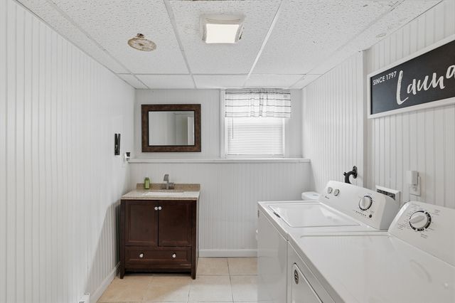 11 Duffy Dr, Taunton, MA 02780