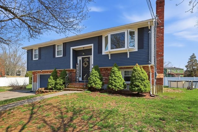 11 Duffy Dr, Taunton, MA 02780