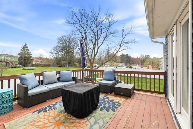 11 Duffy Dr, Taunton, MA 02780