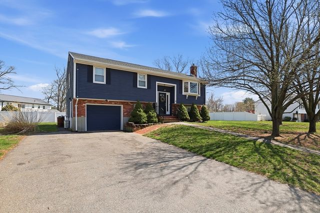 11 Duffy Dr, Taunton, MA 02780