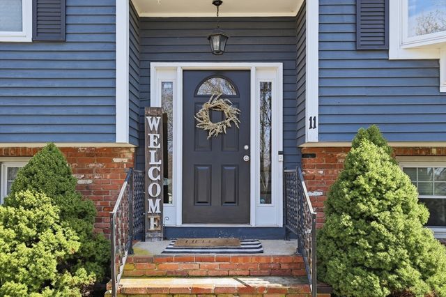 11 Duffy Dr, Taunton, MA 02780