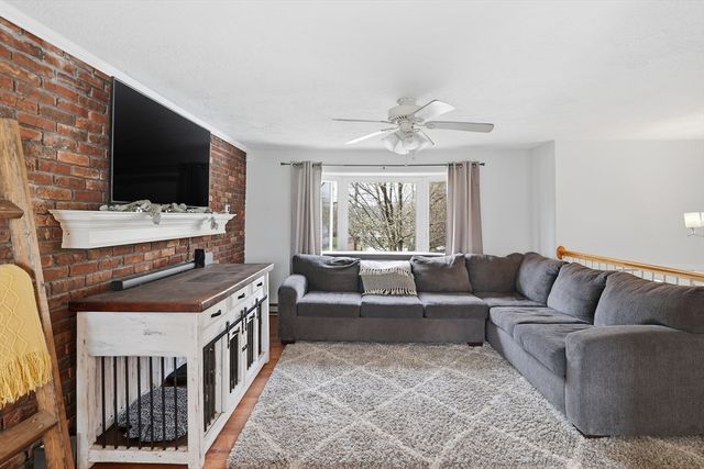 11 Duffy Dr, Taunton, MA 02780
