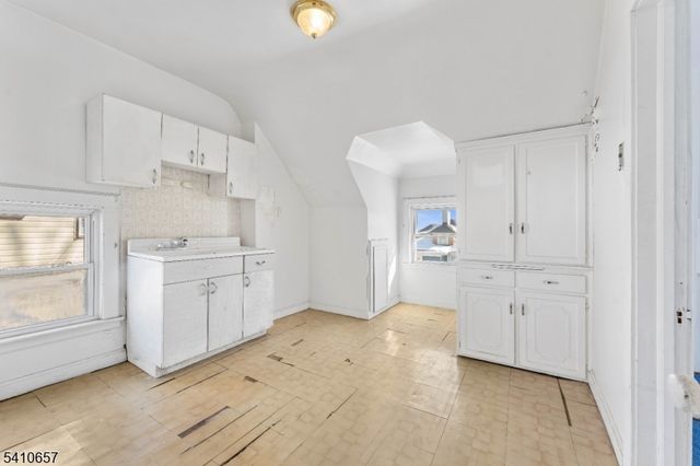 757 Parker St, Newark City, NJ 07104